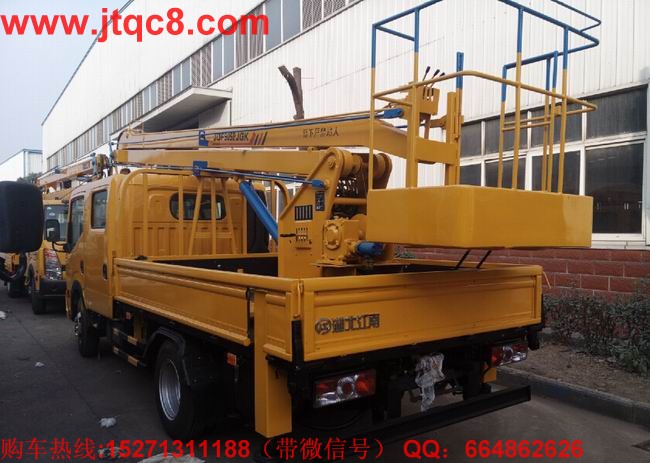 東風(fēng)凱普特13.5米高空作業(yè)車用東風(fēng)凱普特豪華底盤加裝上裝部分而成;液壓式三節(jié)折疊臂,最大作業(yè)高度14米,作業(yè)輻度5.7米; 采用國產(chǎn)、進口換向閥及液壓油缸,換向平穩(wěn),操作靈活方便